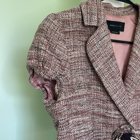 BCBG cropped tweedy cap-sleeved blazer. Single snap front closure. - Picture 3 of 4